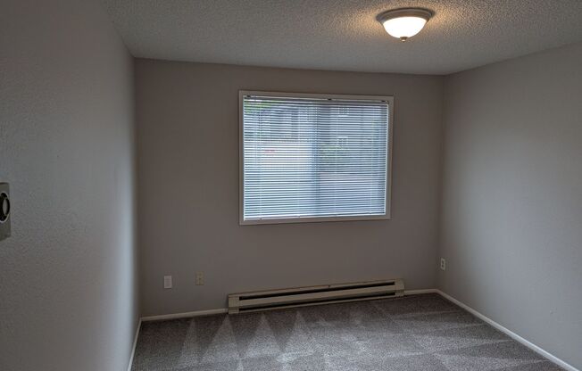 2 beds, 1 bath, 889 sqft, $1,250, Unit 35