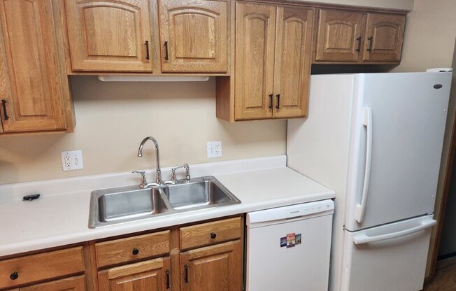933 BREEZEWOOD CIR