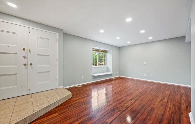 Spacious 4 Bedroom 3 Bath Townhouse in Lakewood!
