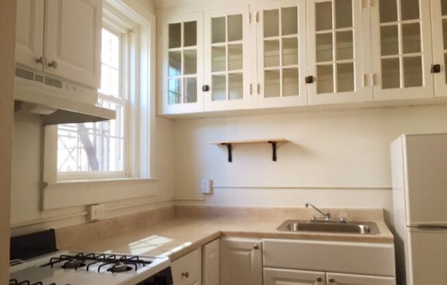 1 bed, 1 bath, 550 sqft, $1,425, Unit A3