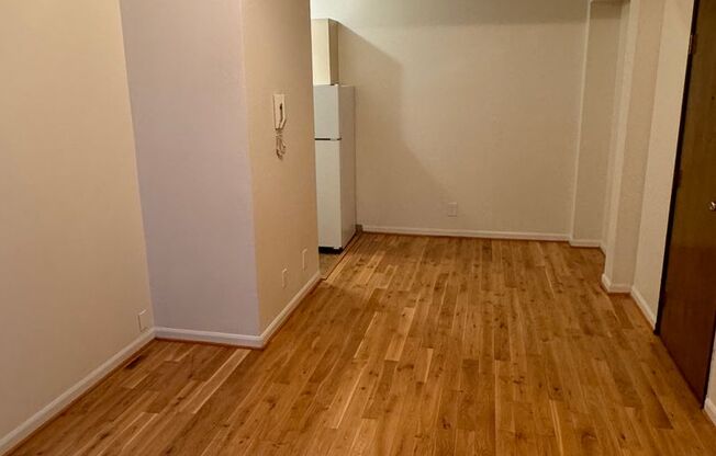 1 bed, 1 bath, 400 sqft, $995, Unit 319