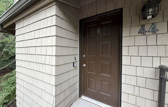 Mountain Park 2-Bedroom Condo with Spacious Kitchen, Private Deck, Pool & Community Amenities