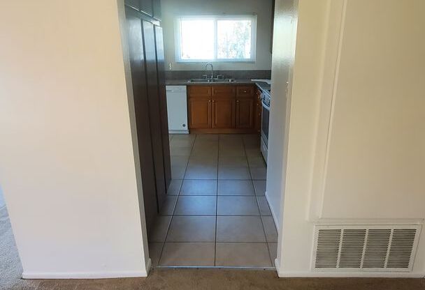 2 beds, 1 bath, $2,500, Unit B