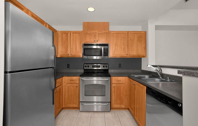 Large 1 Bedroom with Built in Office Nook - Garage Parking