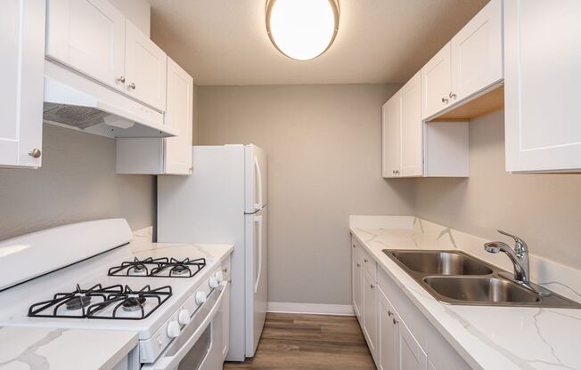 2 beds, 1 bath, 880 sqft, $1,450, Unit 96-4