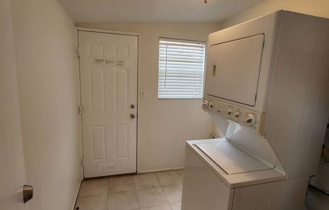 2 beds, 1 bath, $1,200