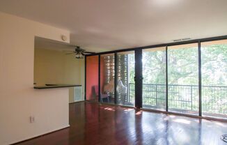 Light-filled 1Bd/1Bth in West End Condos in Alexandria!