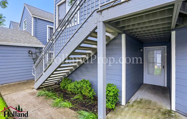 Beautiful 2-Bedroom Condo with a Garage!