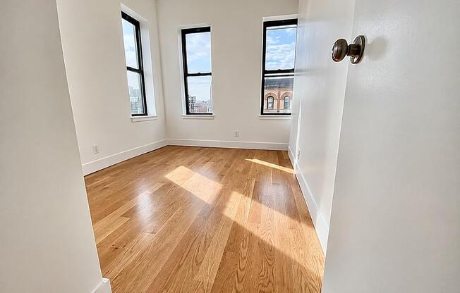 2 beds, 1 bath, 600 sqft, $3,000, Unit 3F