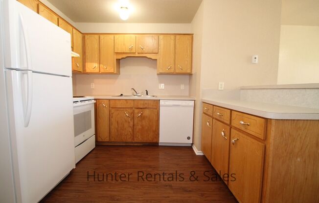 2 beds, 1.5 baths, $850, Unit Unit B