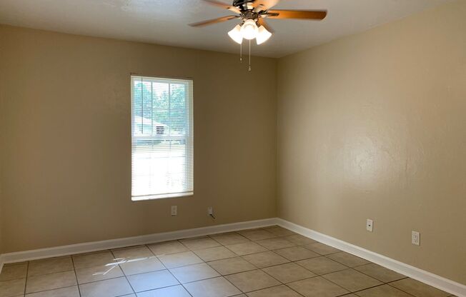3 beds, 1 bath, 1,016 sqft, $1,395, Unit 3920 NE 1 TER