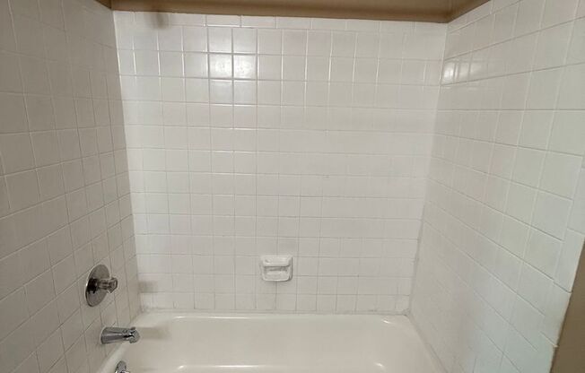2 beds, 1 bath, 775 sqft, $885, Unit 356C