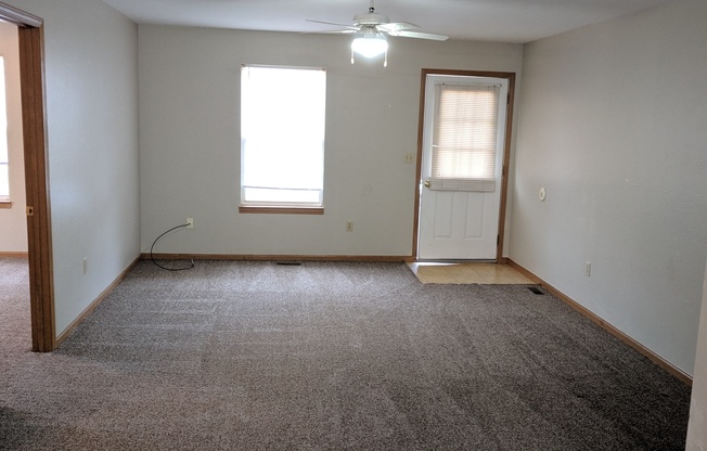 2 beds, 1 bath, $625