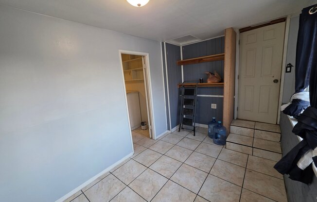 1318 W 119 ST