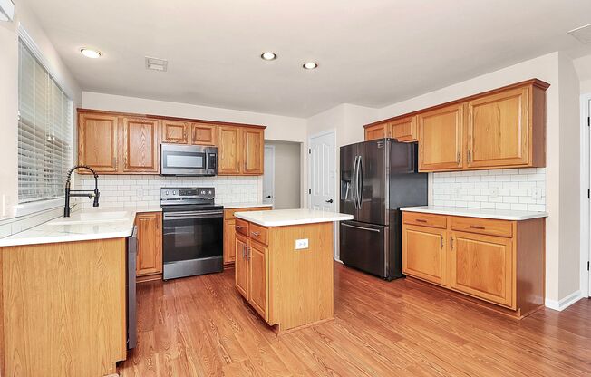 18627 Victoria Bay Drive Professionally managed by Select Real Estate