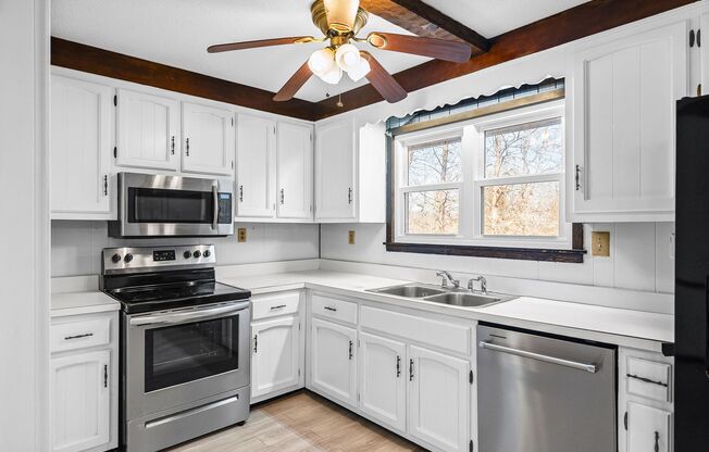 3 Bedroom 2 Bath Country Home For Rent in Dover!