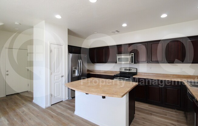 3 beds, 2.5 baths, 1,684 sqft, $2,100