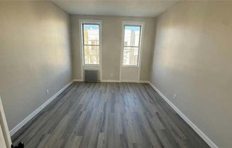 2 beds, 1 bath, $2,600, Unit 2L