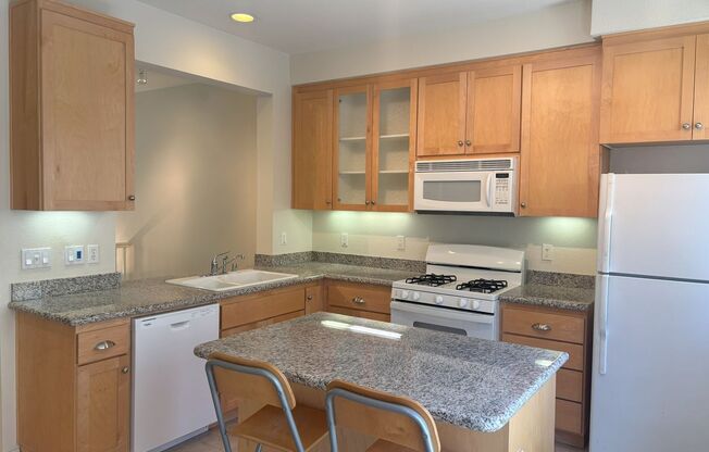 3 Bedroom 2.5 Home in Whisman Station close to Google/237/85/101 for easy commute!