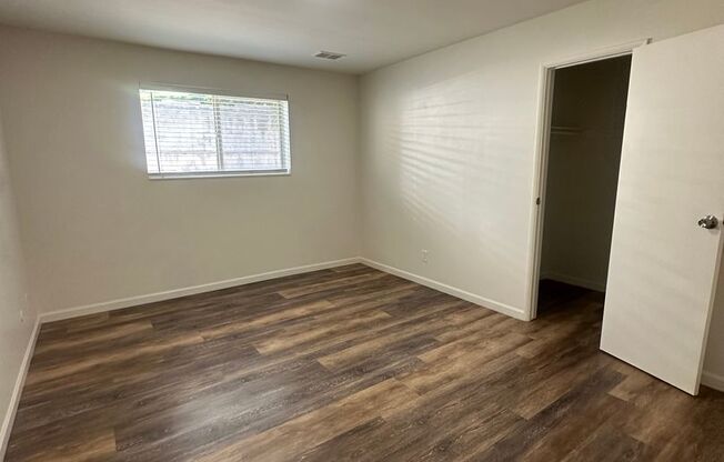 1 bed, 1 bath, 700 sqft, $1,100, Unit 5496-B