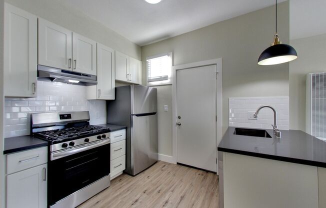 563 Webster Street/805 Hayes Street (1291rc)