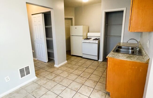 1 bed, 1 bath, 700 sqft, $775, Unit 2W