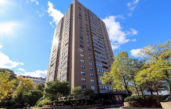 1 bed, 1 bath, 947 sqft, $3,300, Unit 12F