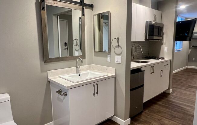 Studio, 1 bath, 323 sqft, $1,825, Unit 434-306