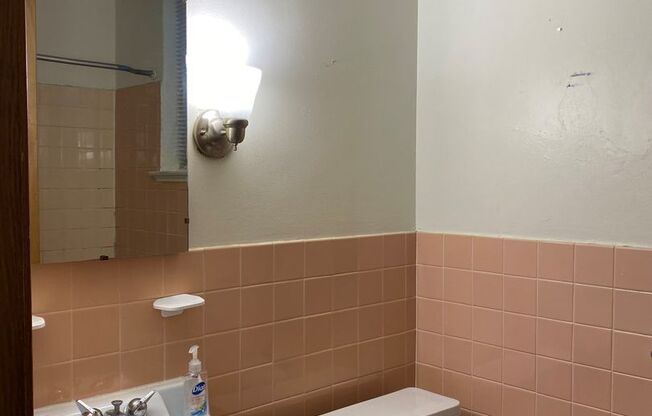 2 beds, 1 bath, 900 sqft, $1,195, Unit 1