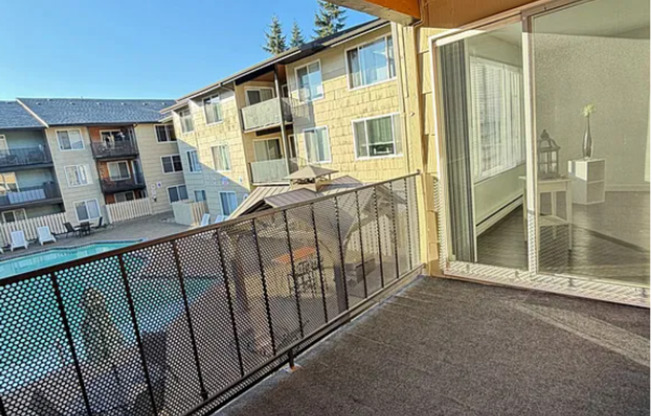 2 beds, 1 bath, $2,250, Unit 220