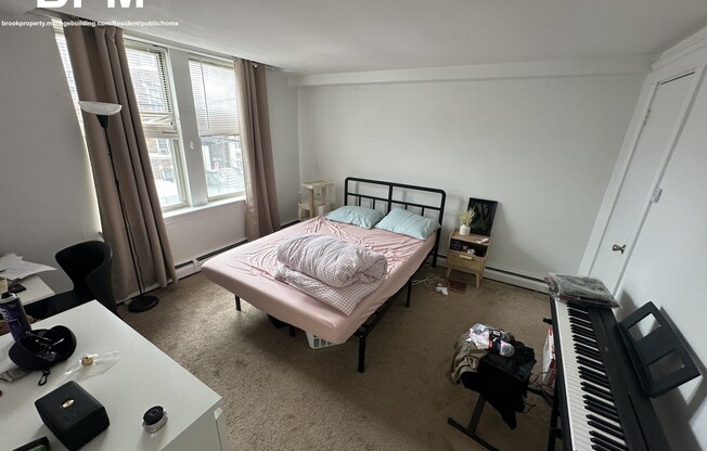 2 beds, 1 bath, $2,850, Unit 2