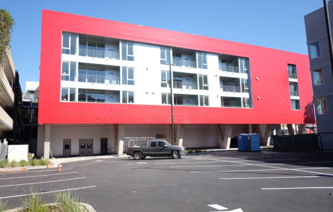 495 Promenade Ave