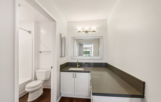 2 beds, 2 baths, 850 sqft, $2,798, Unit 415