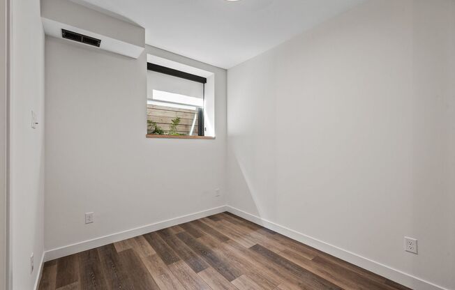 1 bed, 1 bath, 411 sqft, $1,365, Unit L11