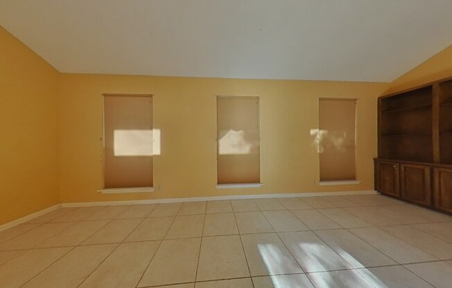 8823 WELLESLEY MNR DR