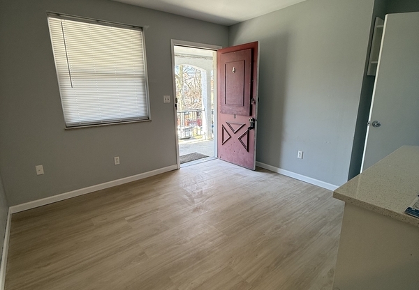156 W 8 AVE