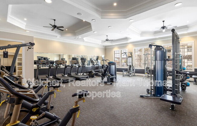 1035 MANORHAVEN DR