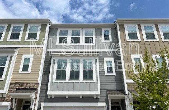 1105 COMMACK DR