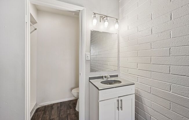 2 beds, 2 baths, 965 sqft, $1,449, Unit E021