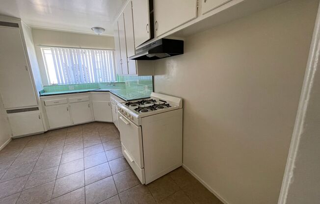 1 bed, 1 bath, 624 sqft, $1,999, Unit 402-15