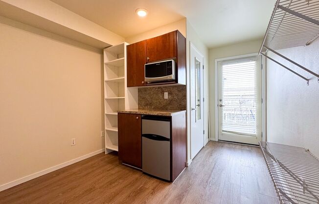 Studio, 1 bath, 154 sqft, $1,195, Unit 258