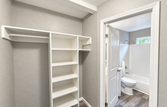 Oak Plaza Apartments