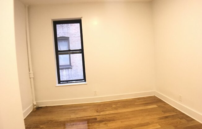 3 beds, 1 bath, $2,750, Unit 3E