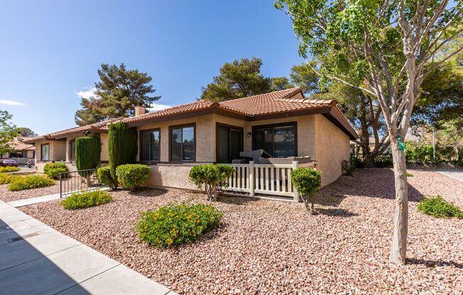 Cute and Cozy 2-bedroom 2-bathroom Townhome*Open floorplan*upgrades*