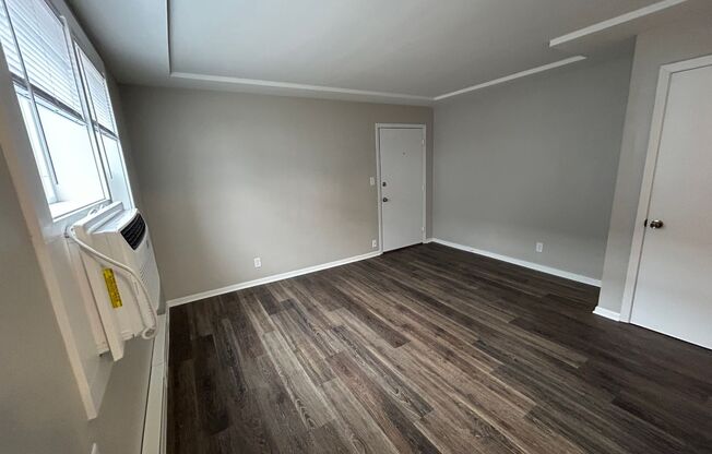 1737 Thomas Ave W