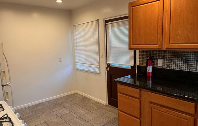 2 beds, 1 bath, 1,000 sqft, $3,495