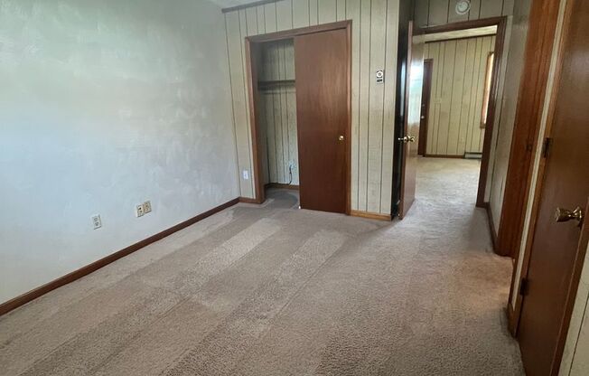 1 bed, 1 bath, 500 sqft, $1,130, Unit R-12