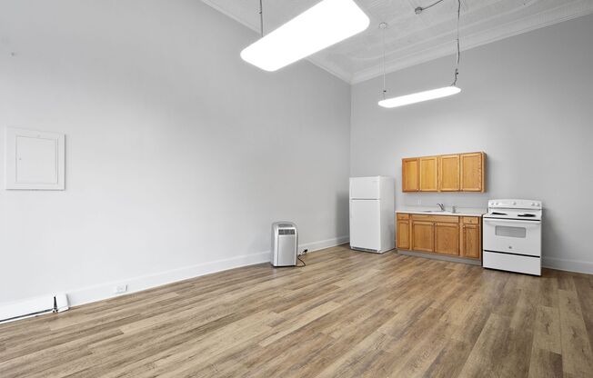 Studio, 1 bath, 1,000 sqft, $649, Unit 111 S McDonald St
