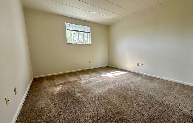 2 beds, 1 bath, $1,095, Unit C-22