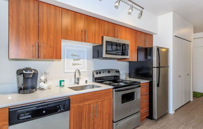Studio, 1 bath, 329 sqft, $1,463, Unit Unit 102